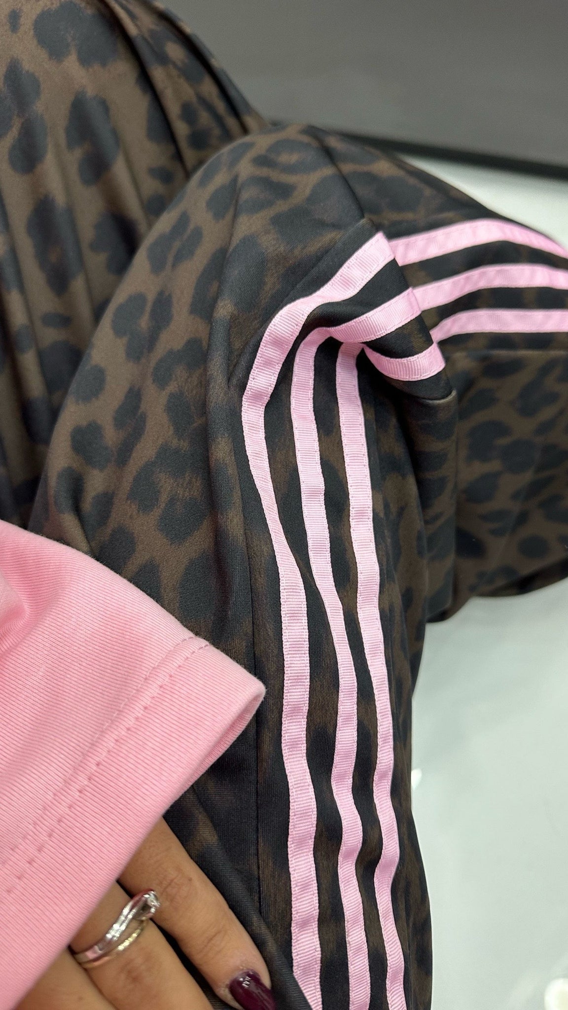 Pantalone Tuta Maculato banda Rosa