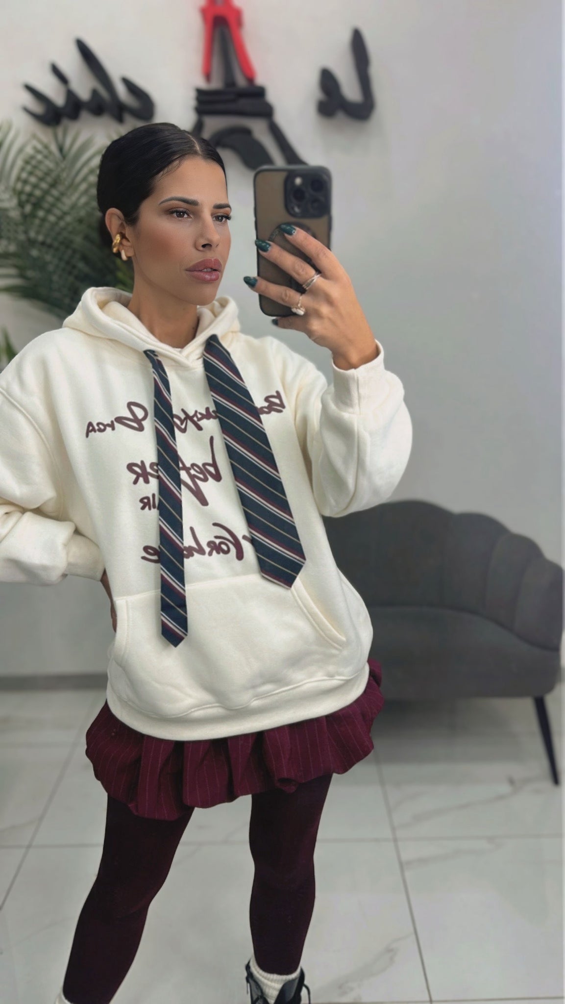 Felpa con cappuccio e cravatta